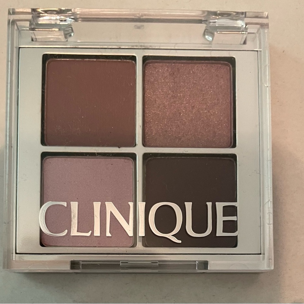 NWOB CLINIQUE All about shadow quad